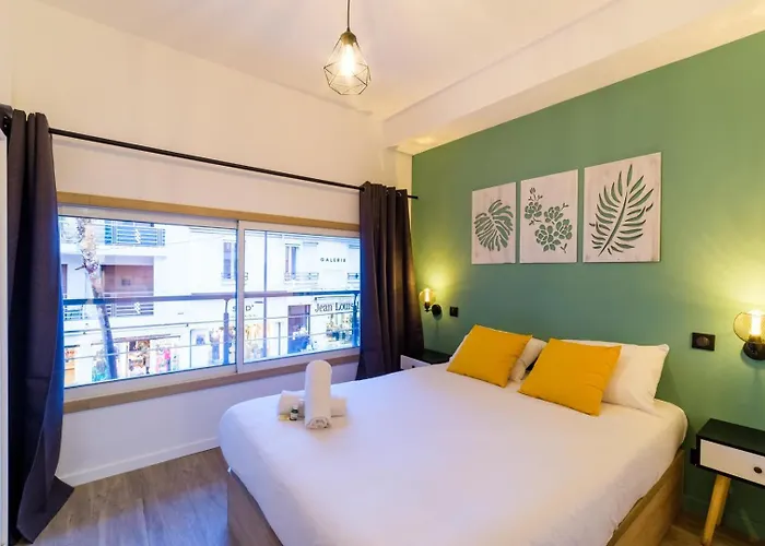 Pour 6 Au Coeur D'antibes * Αντίμπ